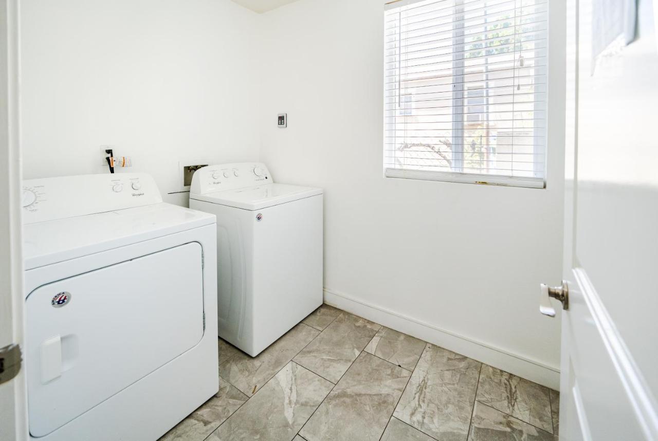 Spacious 5 Bedroom 3 Bath Modern By Downtown La With Parking Appartement